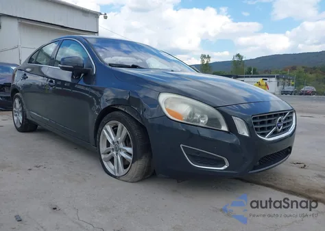 2013 Volvo S60 T5 z USA, uszkodzony, nr VIN YV1612FS4D2227482